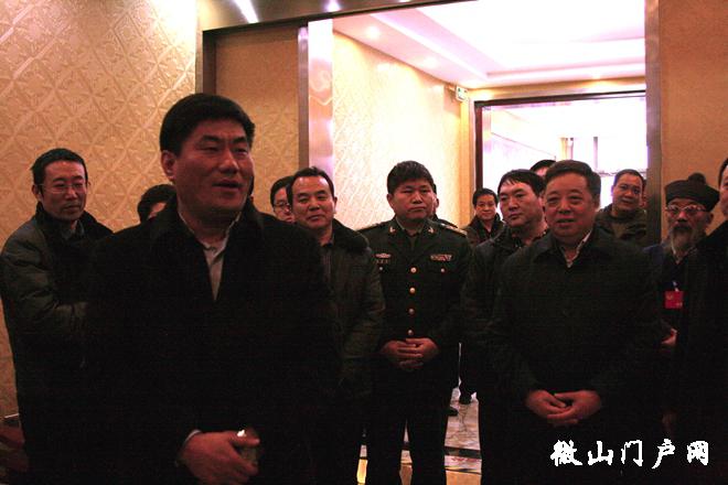微山县领导看望出席县政协九届四次会议的全体委员