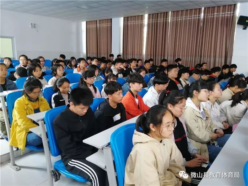 微山岛镇第一中学召开 2019年高中段学校招生政策宣讲暨报名工作座谈