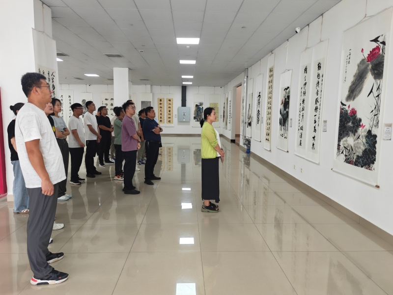 县发改局组织观看“儒韵清风 翰墨流芳”廉洁文化书画展活动